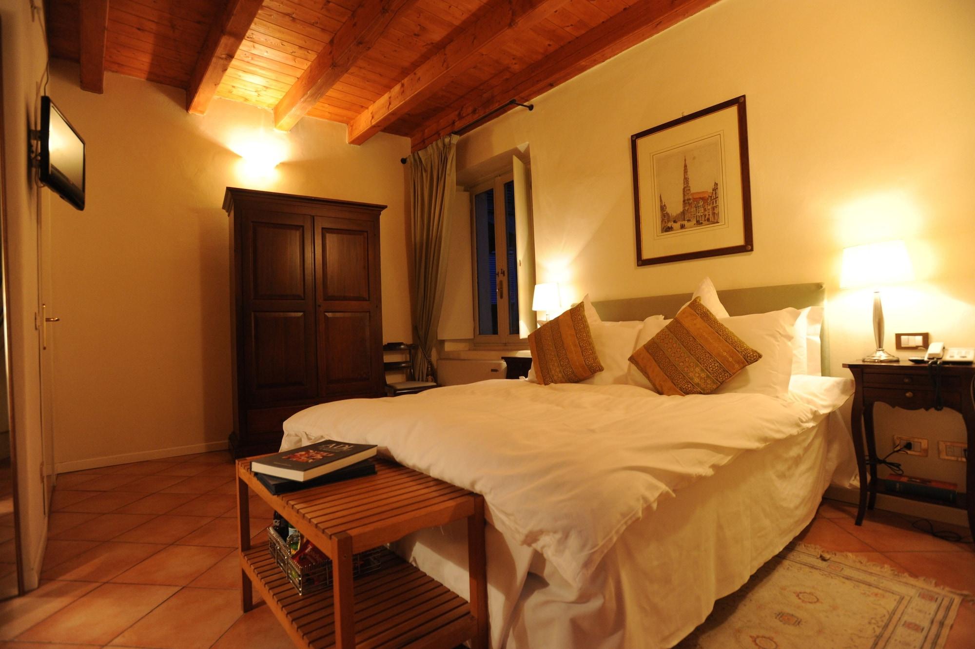 Orologio Hotel 3*